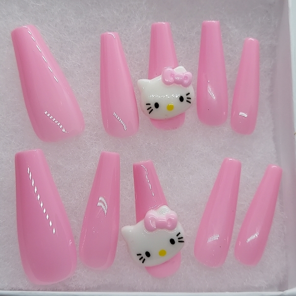 Hello Kitty Press on Nails - Picture 1 of 5